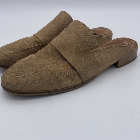 Shoes - Picture 2 of 3